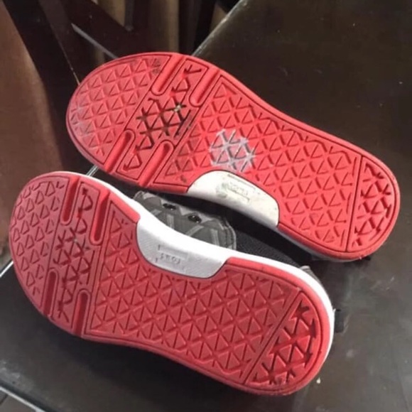 Boys Toms size 13 like New - Picture 5 of 5